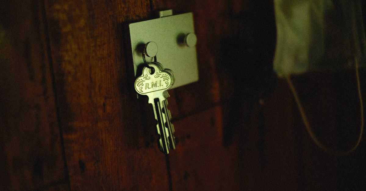 locksmith service technician — Mike Locksmiths