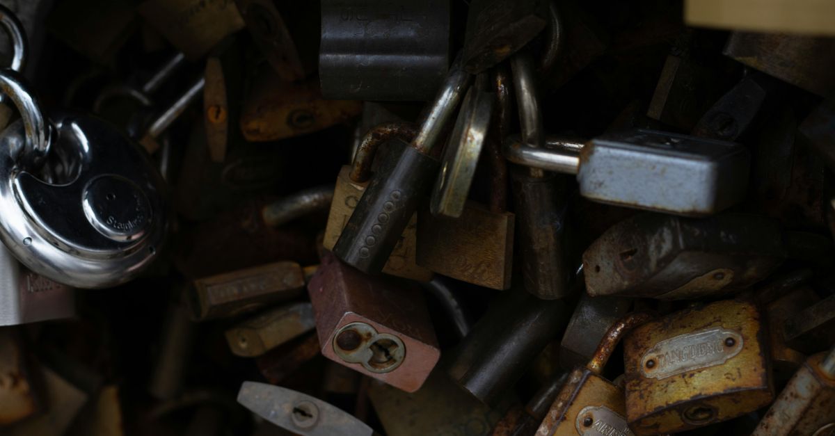 locksmith service technician — Mike Locksmiths