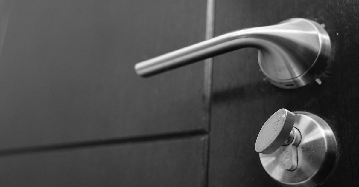 Signs Your Door Knob Lock Replacement Can't Wait — Mike Locksmiths